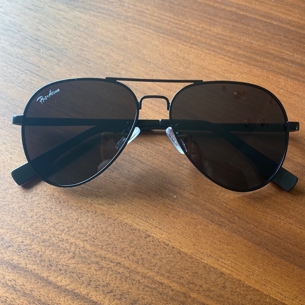 Aviator sunglasses (UV protectant)